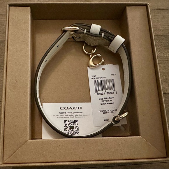 Coach Small Boxed Dog Pet Collar in Signature Canvas - Picture 6 of 8